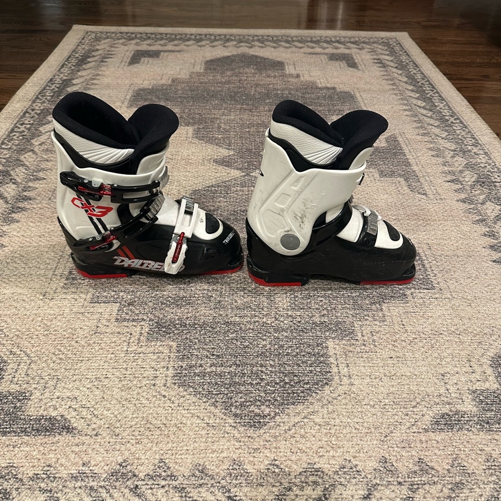 Dalbello Jr Kids CX3 Ski Boots - mondo 24.5. (Approx 7.5 kids/mens size) - Picture 4 of 7
